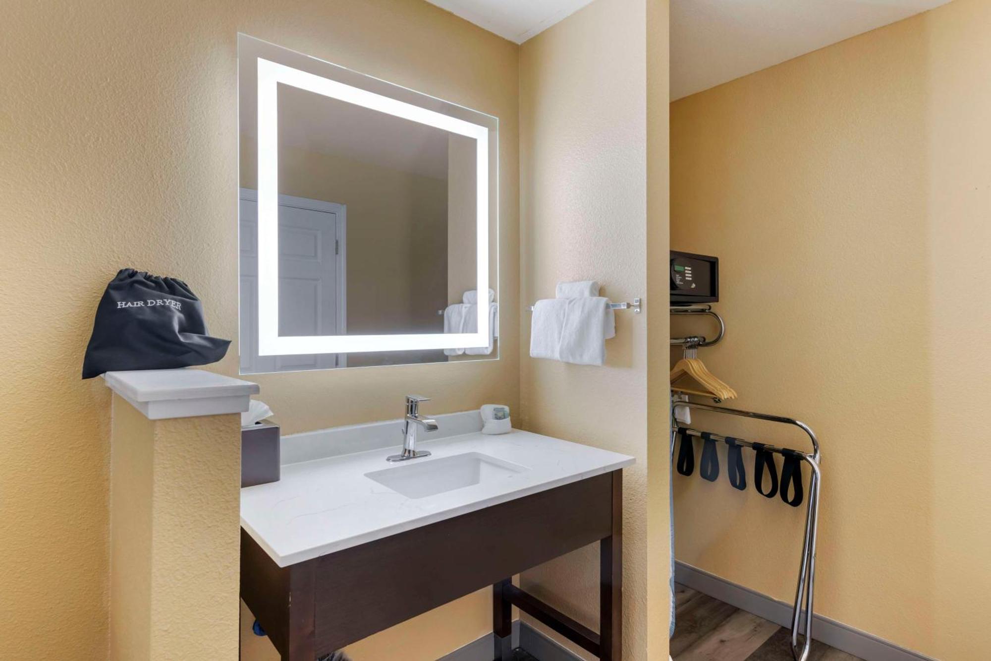 Best Western Fallon Inn & Suites Exterior photo